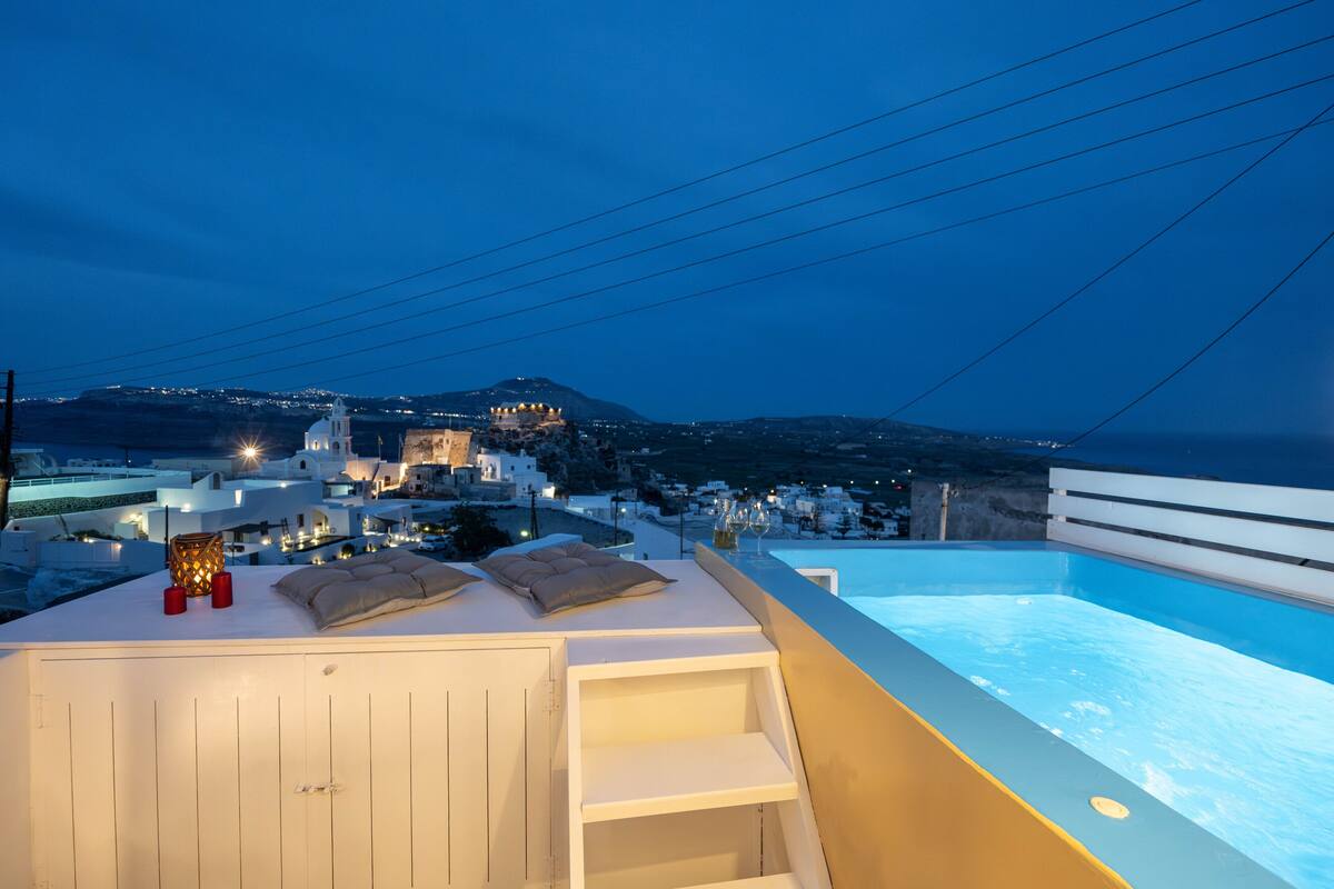 Suite – honeymoon, massasjebadekar, sjøutsikt | 1 soverom, safe på rommet, skrivebord og lydisolert