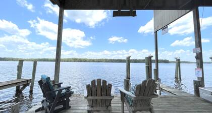 đ„High Demandđ„WATERFRONT OASIS home w/Large, Private dock-Beautiful river views
