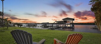 🔥High Demand🔥WATERFRONT OASIS home w/Large, Private dock-Beautiful river views