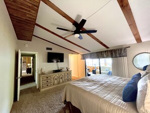 3 chambres, bureau, fer et planche à repasser, accès au Wi-Fi (inclus)