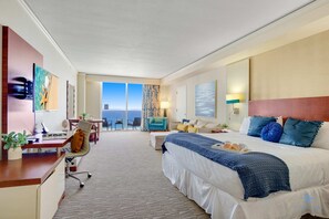 Schreibtisch, Bügeleisen/Bügelbrett, Reisekinderbett, WLAN