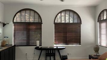 1 makuuhuone, työpöytä, silitysrauta/-lauta, ilmainen Wi-Fi