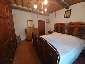 3 bedrooms, free WiFi, bed sheets - ANCIENT HOUSE ON THE RIVER (Bagni di Lucca)