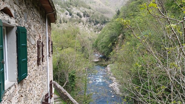 A stone building with a river running through a valley. - ANCIENT HOUSE ON THE RIVER (Bagni di Lucca)