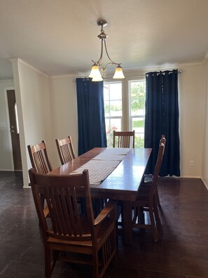 Dining - New Property at PK lake! (Graham)