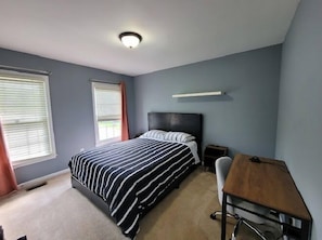 Casa | 5 dormitoris, escriptori, wifi gratuïta i roba de llit 