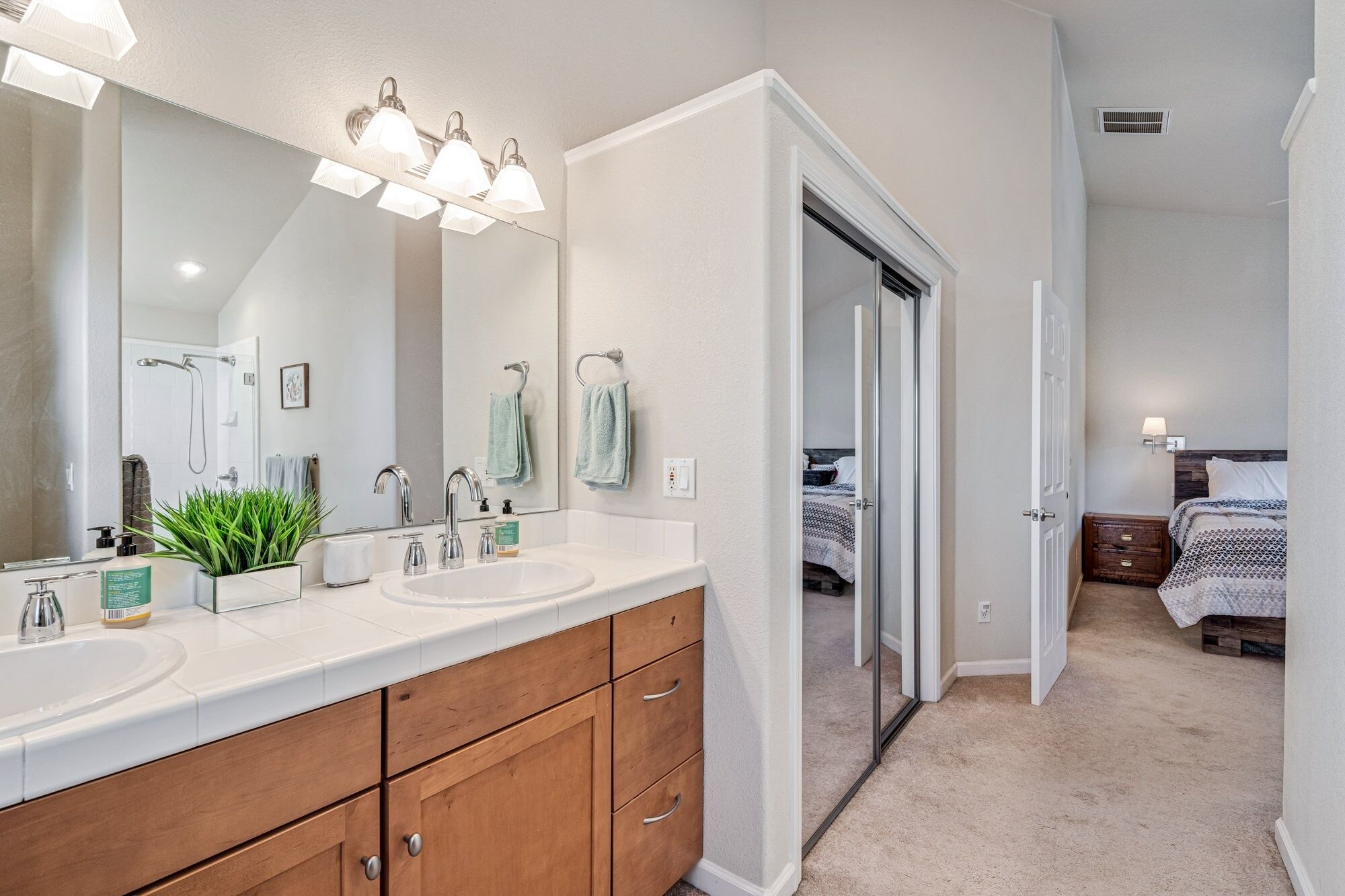 Cloudside - 2-level Home Near Marina Beach 3 Bedroom Home by Redawning