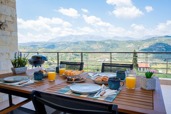 Comfort Villa | Terrace/patio