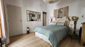 4 bedrooms, iron/ironing board, free WiFi, bed sheets