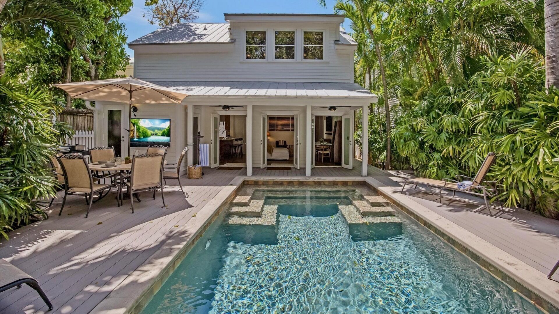 حمّام سباحة مُدفَّأ