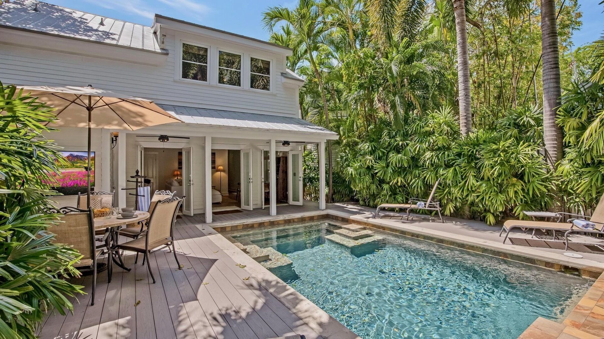 **THE GILDED PINEAPPLE @ THE SEAPORT** Gorgeous Home & Pool + LAST KEY SERVICES…