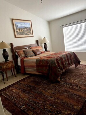 2 عدّة غرف نوم ومكواة/لوح كي وواي فاي وملاءات أسرّة