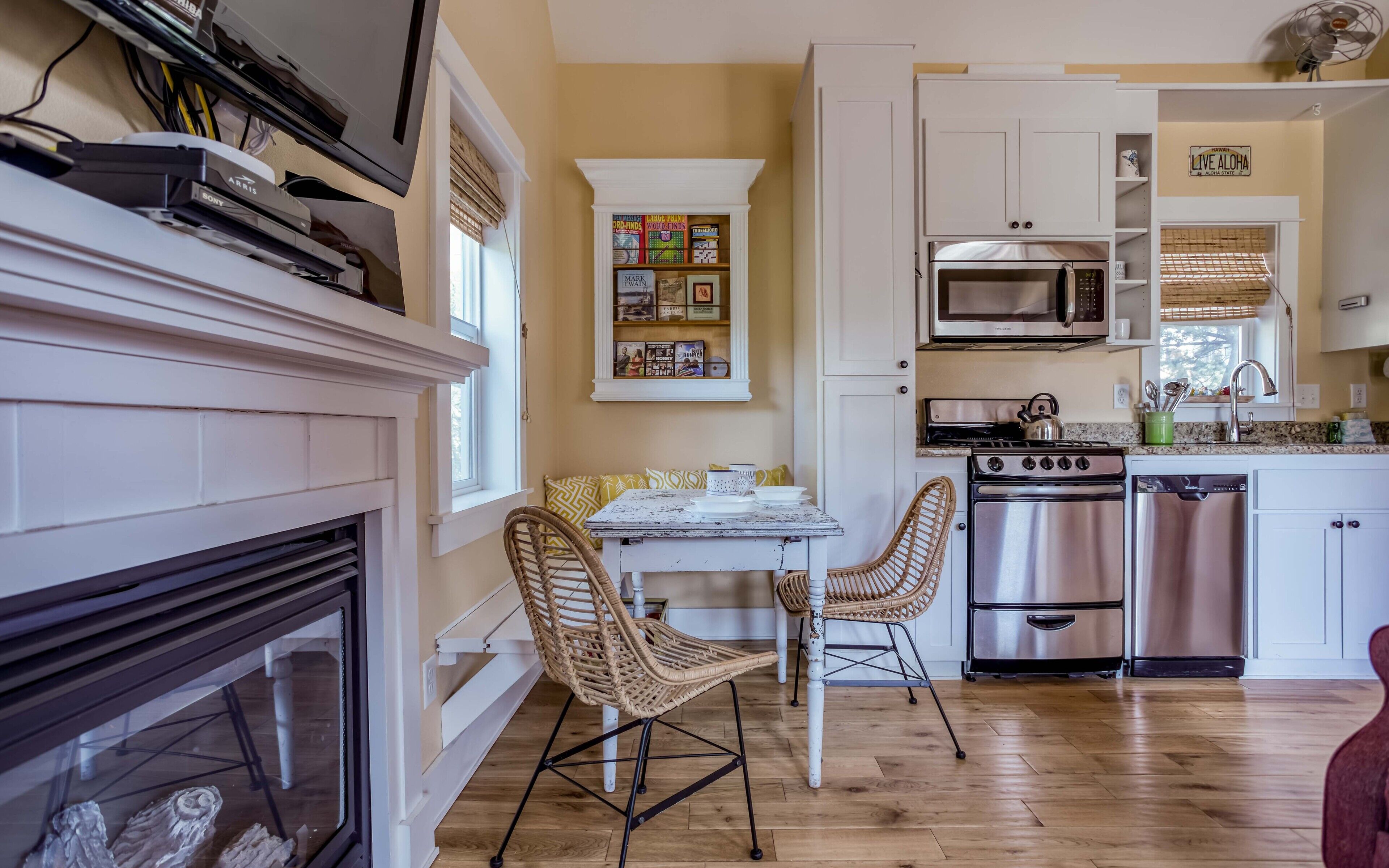 Compact Upscale Living in Sweet Cabin Near Fire-pit and Summer Saltwater Pool!