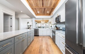 Réfrigérateur, lave-vaisselle, cafetière/bouilloire