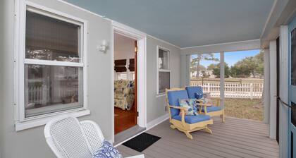 Painted Pony Cottage - Pet Friendly!