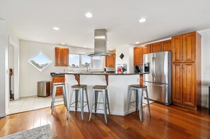 Fridge, microwave, oven, stovetop - Welcome to Paradise!! (Chincoteague)