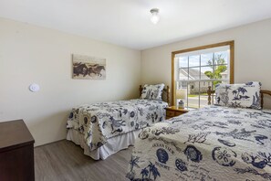3 slaapkamers, een strijkplank/strijkijzer, wifi, beddengoed