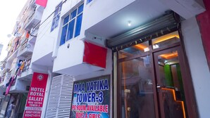 A hotel named 'Hotel Royal Galaxy' with a sign indicating 'PG Room Available' for boys and girls. - Roomshala 045 Galaxy Noida 35 (Noida)