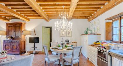 Casa Cassettari, a Villa Apartment with Garden