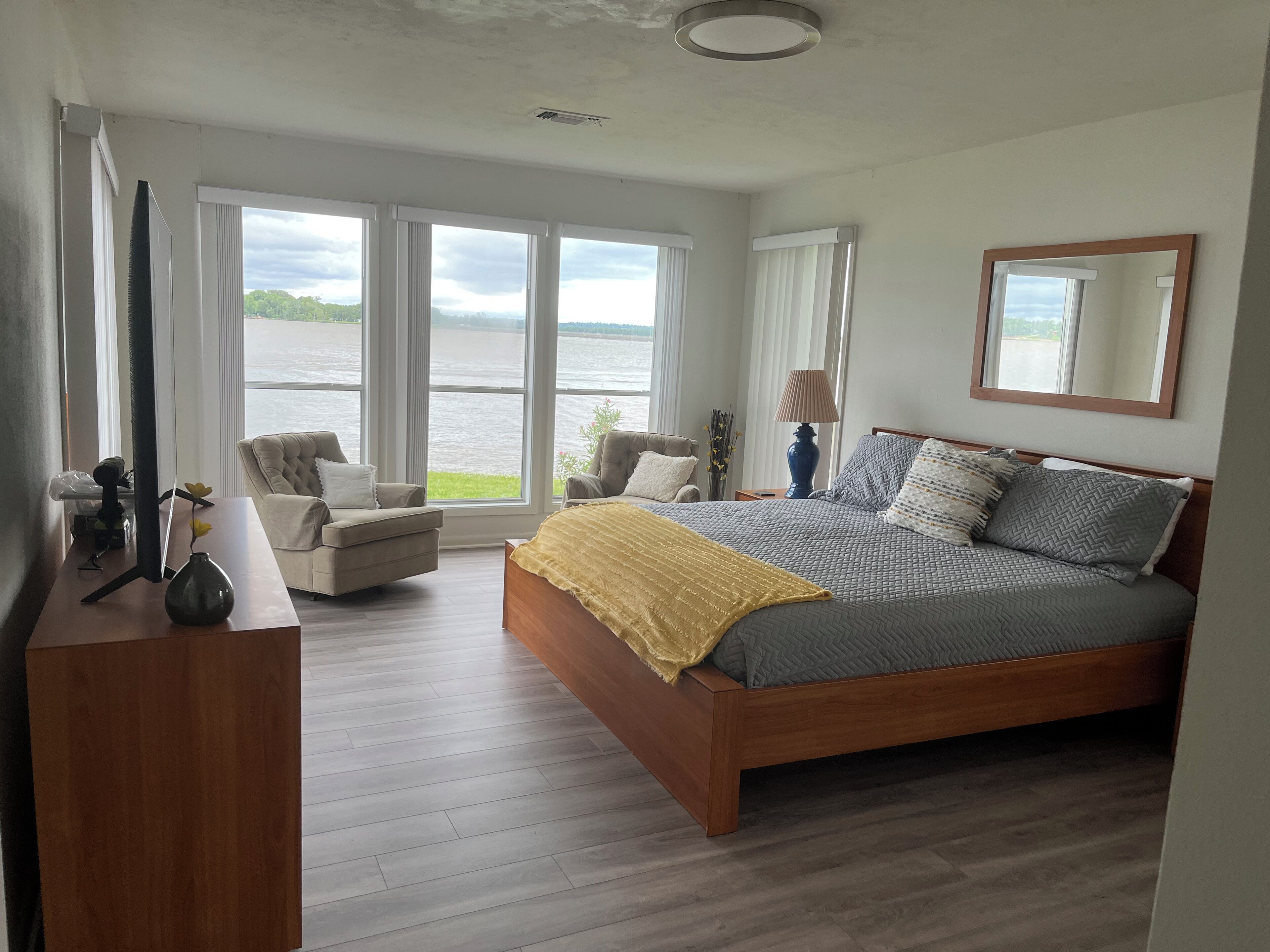 3 slaapkamers, een strijkplank/strijkijzer, wifi, beddengoed