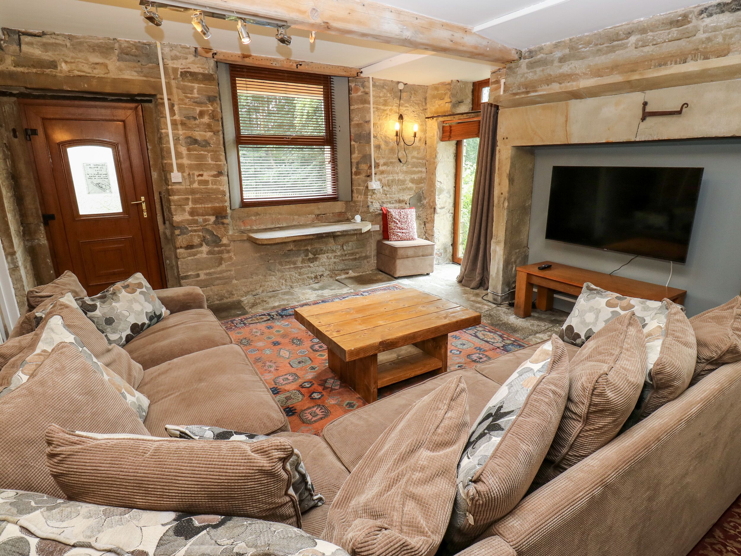 The Old Post Office - Pet Friendly Group Stays In Holmfirth In Holmfirth - Yorkshire