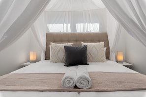 2 chambres, coffres-forts dans les chambres, bureau