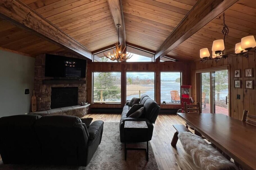 Voyageurs Cabin on Rainy Lake