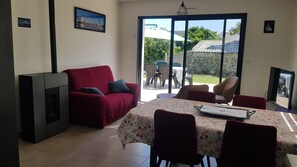 TV, DVD player - For a relaxing stay close to the sea, comfortable house (Penmarc'h)