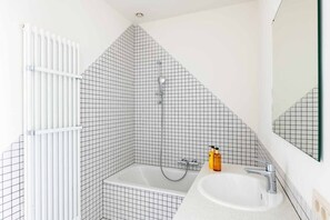 Bathtub, hair dryer, towels