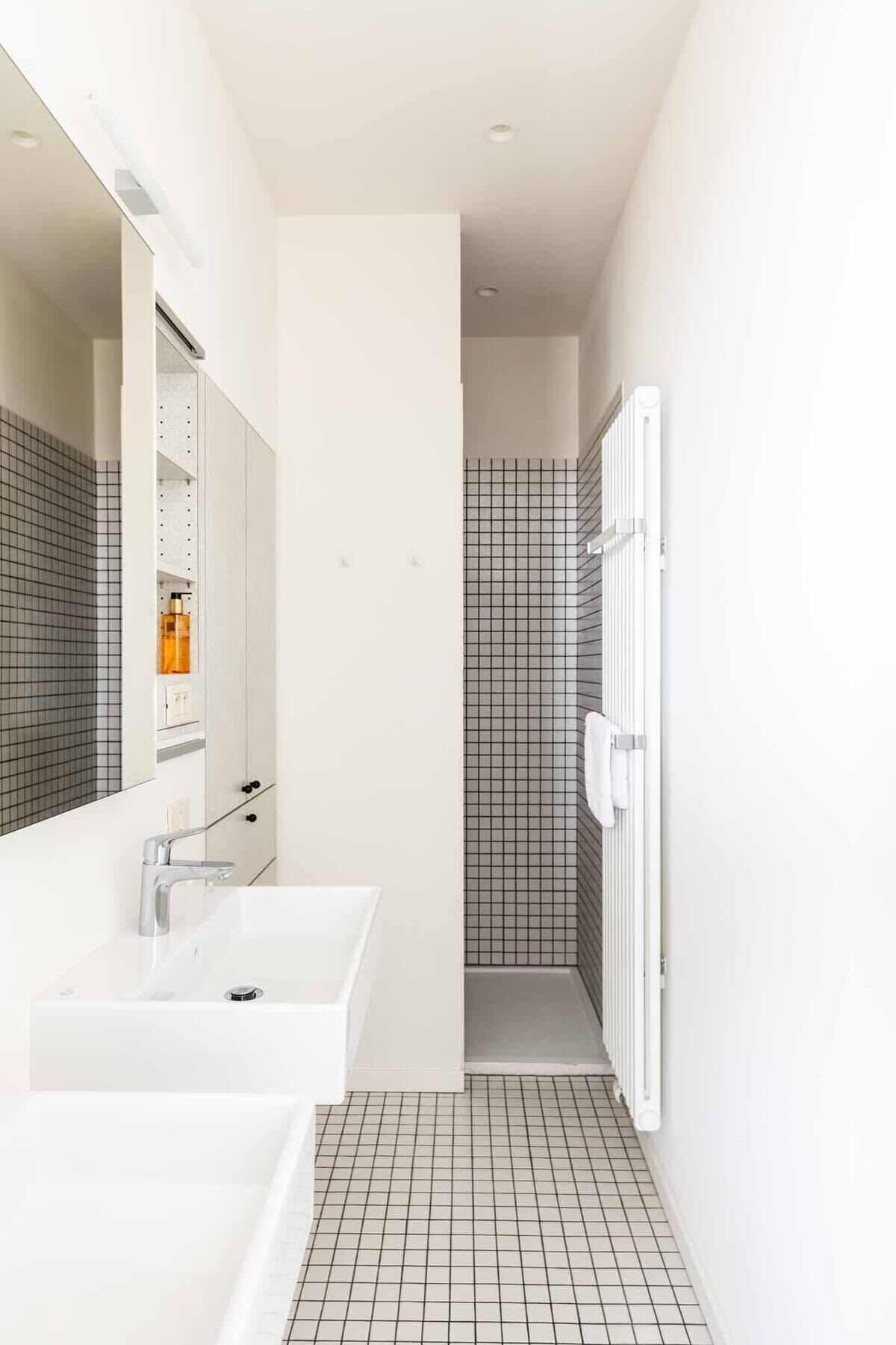 Bathtub, hair dryer, towels