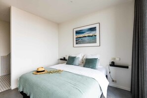 2 bedrooms, desk, iron/ironing board, travel cot