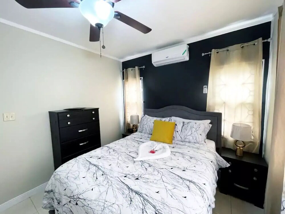 Morris' Cozy Deluxe. Vacation home in Montego Bay. Montego Bay Vrbo