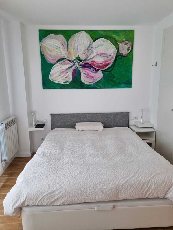 3 bedrooms, bed sheets