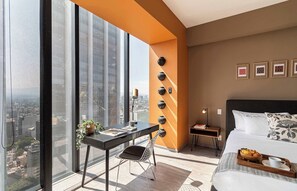 1 soverom, sengetøy av topp kvalitet, skrivebord og strykejern/-brett