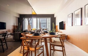 Dining - Magenta by Kukun Summ (Ciudad de México)