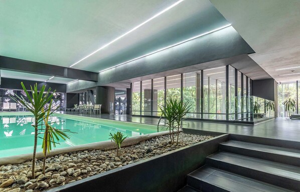 Indoor pool - Magenta by Kukun Summ (Ciudad de México)