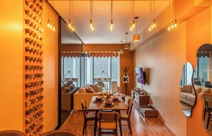 Dining - Magenta by Kukun Summ (Ciudad de México)