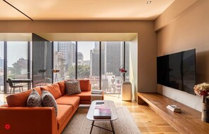 Een televisie en een kantoor