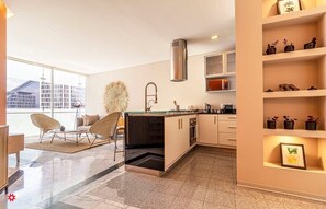 Fridge, microwave, oven, stovetop - Casa Reforma by Kukun (Ciudad de México)