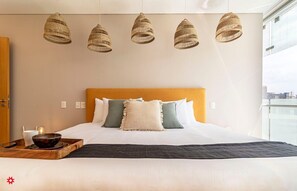 1 dormitori, escriptori, planxa i posts de planxar i wifi 