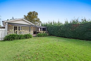 Exterior - Lush 3-Bed House near the Beach (Rosebud)
