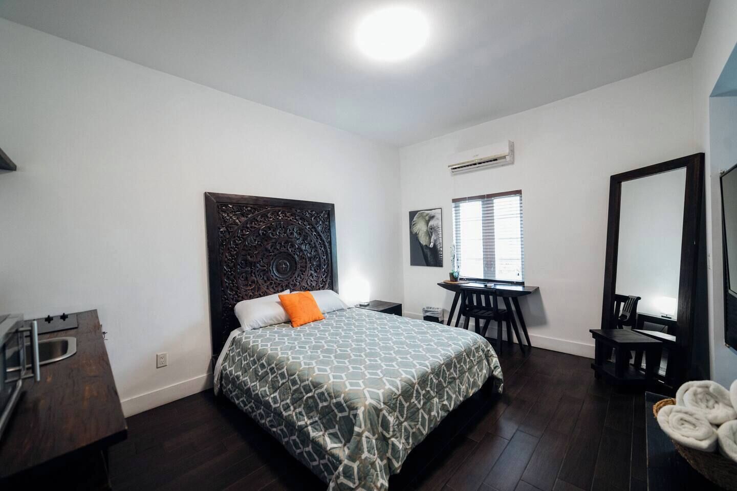 1 chambre, bureau, fer et planche à repasser, Wi-Fi gratuit