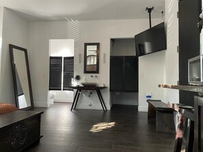 1 chambre, bureau, fer et planche à repasser, Wi-Fi gratuit