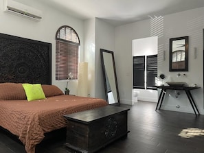 1 bedroom, desk, iron/ironing board, free WiFi - Comfort and Style 1 block away from the Bay (Miami)