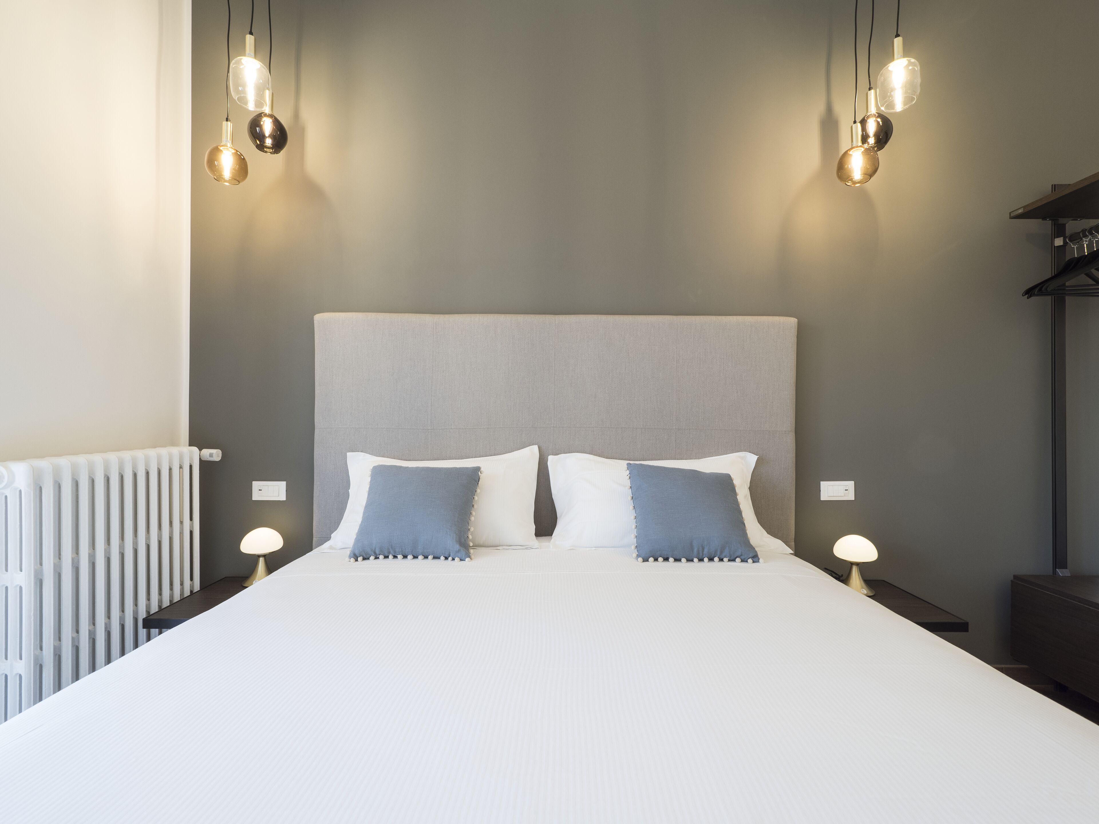Rum | Duntäcken, memory foam-madrasser och minibar