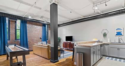Lakefront Loft - Downtown - Shuffle Board Table