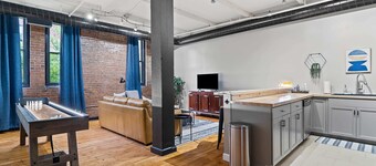 Lakefront Loft - Downtown - Shuffle Board Table