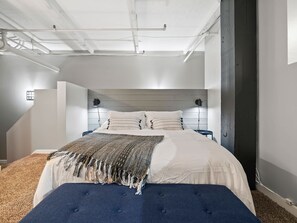 1 bedroom, iron/ironing board, WiFi, bed sheets - Lakefront Loft -  Downtown - Shuffle Board Table (Cleveland)