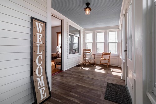 Kent Family Home | Walk to Downtown + Pet Friendly