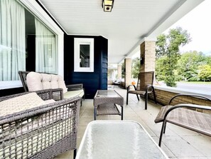 Terrace/patio - 4-BR Retreat Near Lake & Downtown Cleveland (Cleveland)